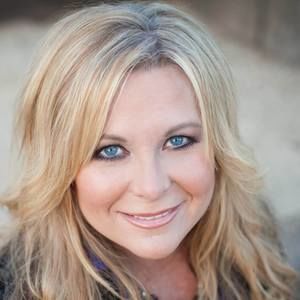 Meet your Posher, Lorie